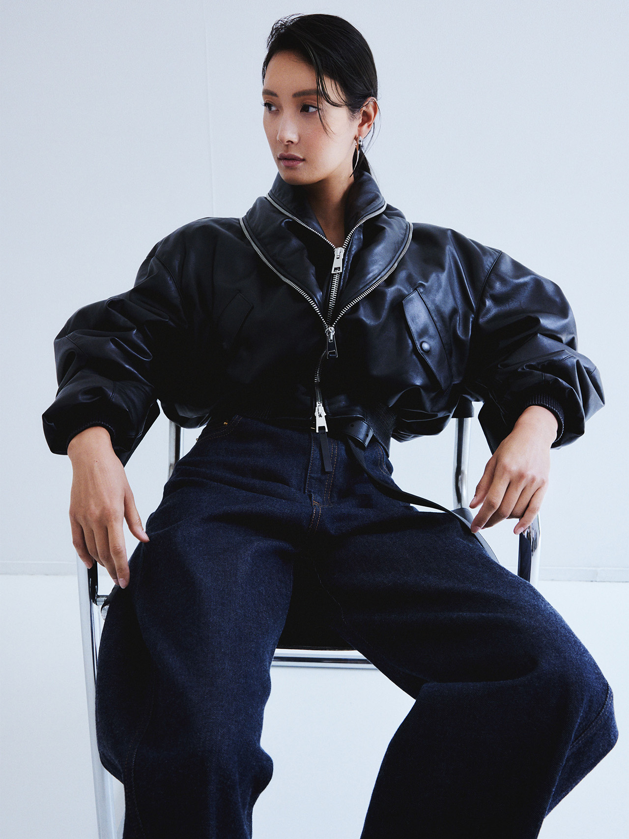 菜々緒さん 「ジバンシィ」ジャケット・パンツ・ベルト・ピアス