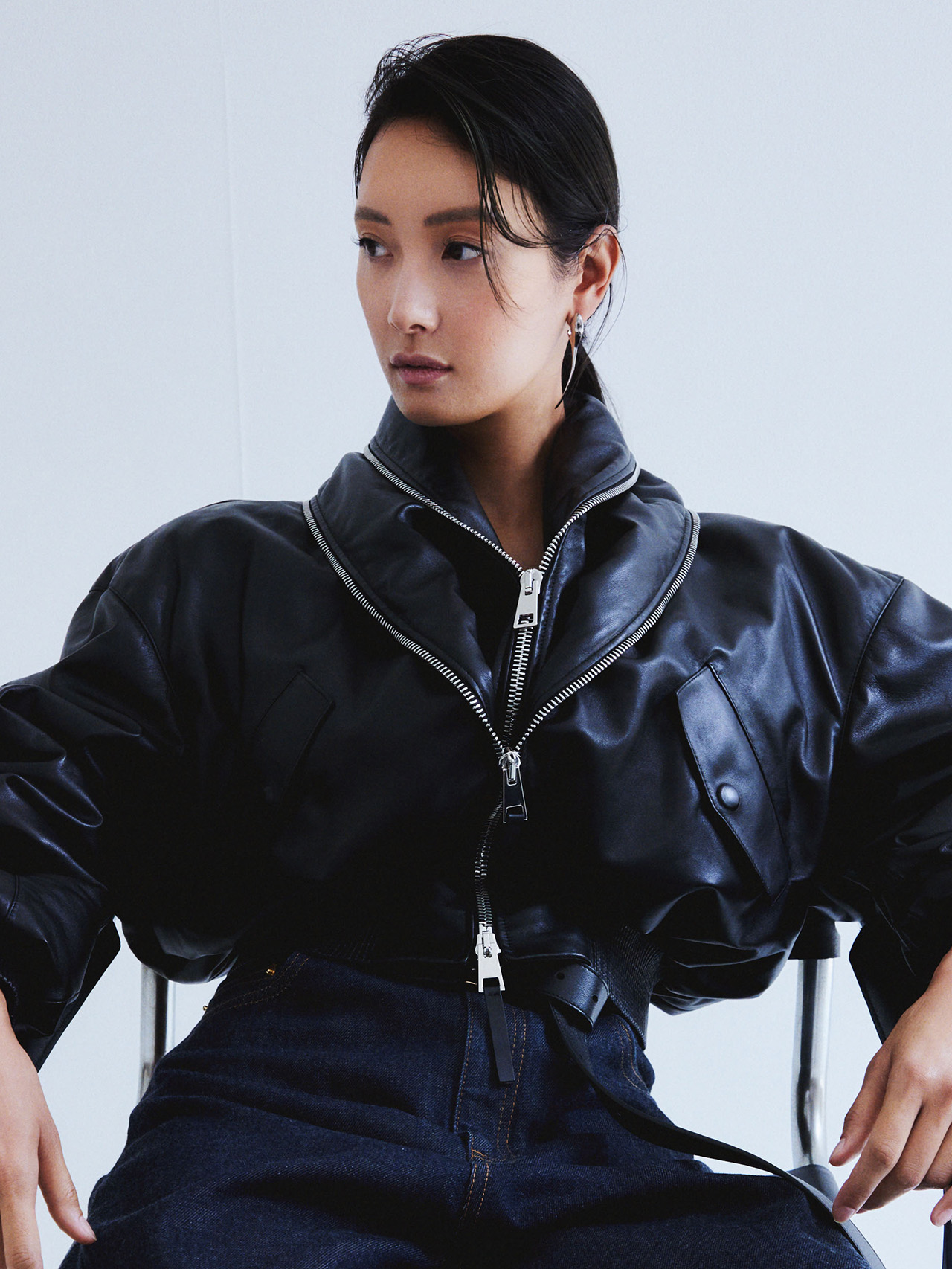 菜々緒さん 「ジバンシィ」ジャケット・パンツ・ベルト・ピアス