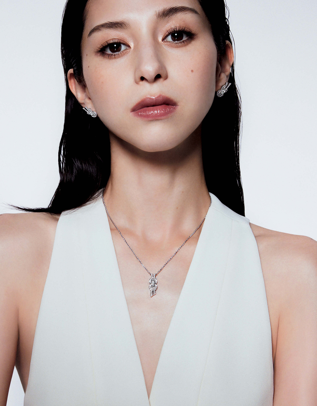 中条あやみさんのポジティブな存在感と共鳴して──「FRED」人生の大切なモーメントを彩るフォーチュン・ジュエリー