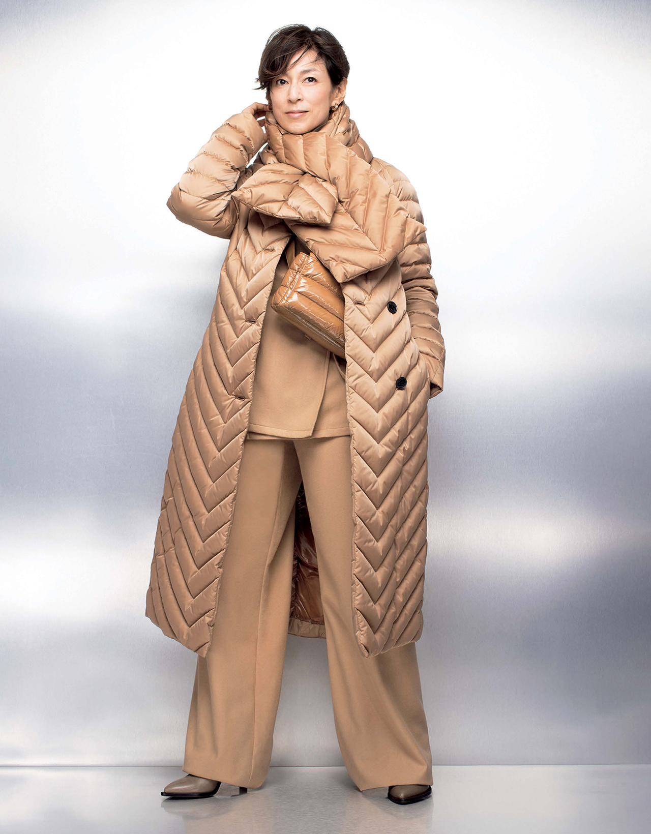 鈴美保奈美さんが楽しむ コート・マフラー・シャツ・パンツ 