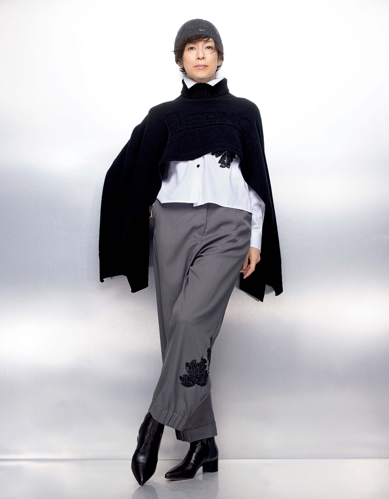 鈴美保奈美さんが楽しむ ルオーバー・シャツ・パンツ・帽子