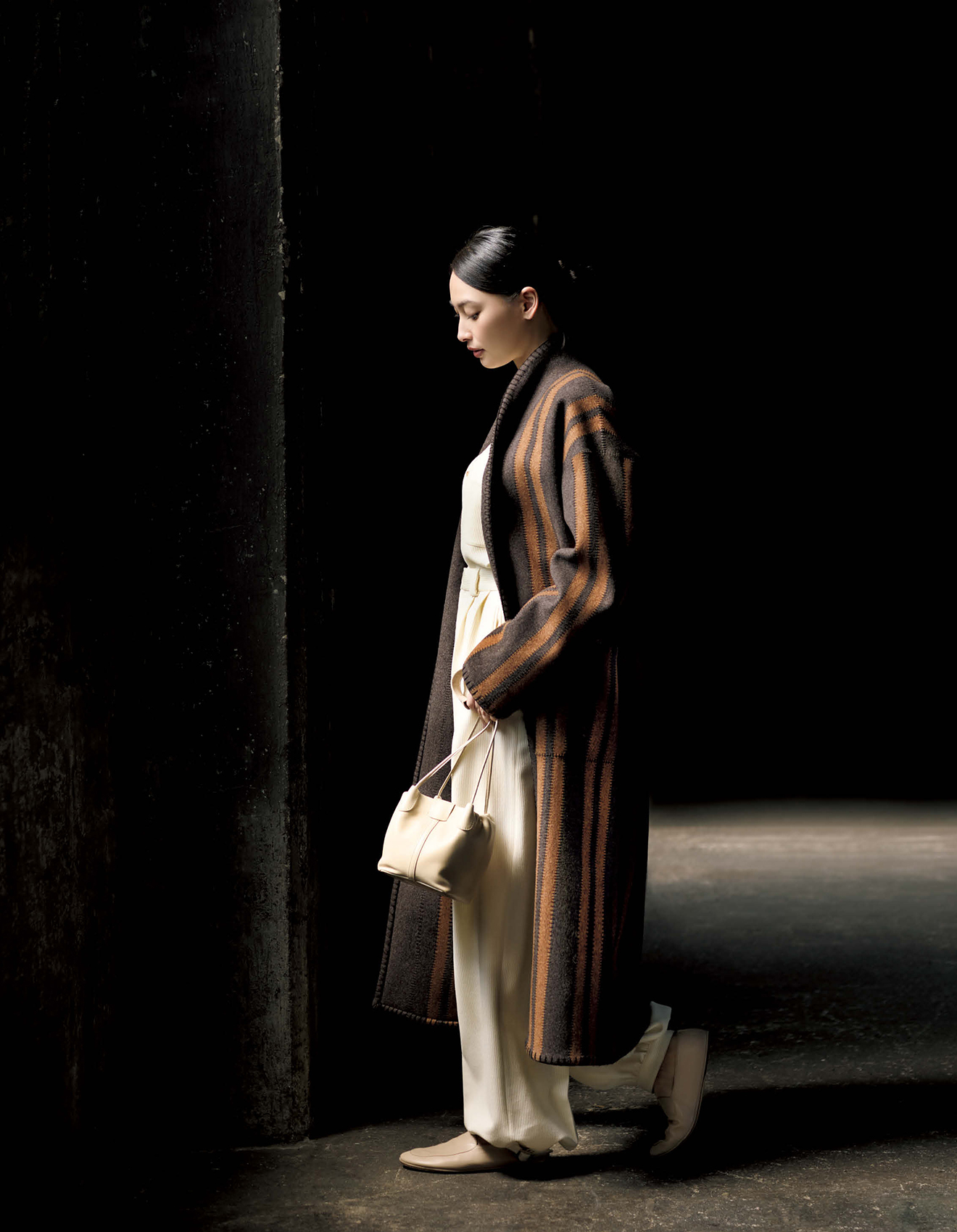 「ロロ・ピアーナ」カシミアコート_大政 絢さん