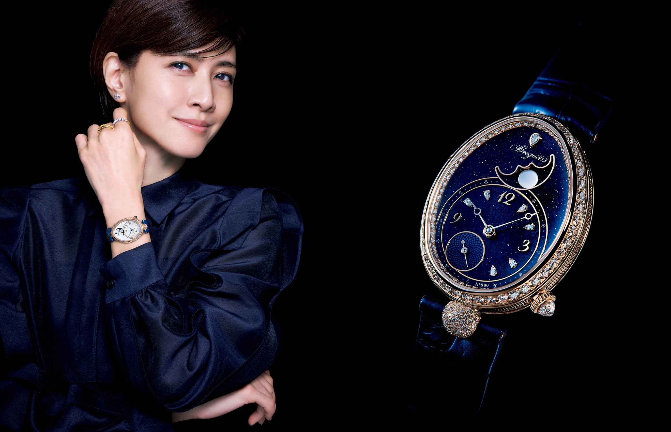 『ボーンカフ』を身につけた中村アンさん