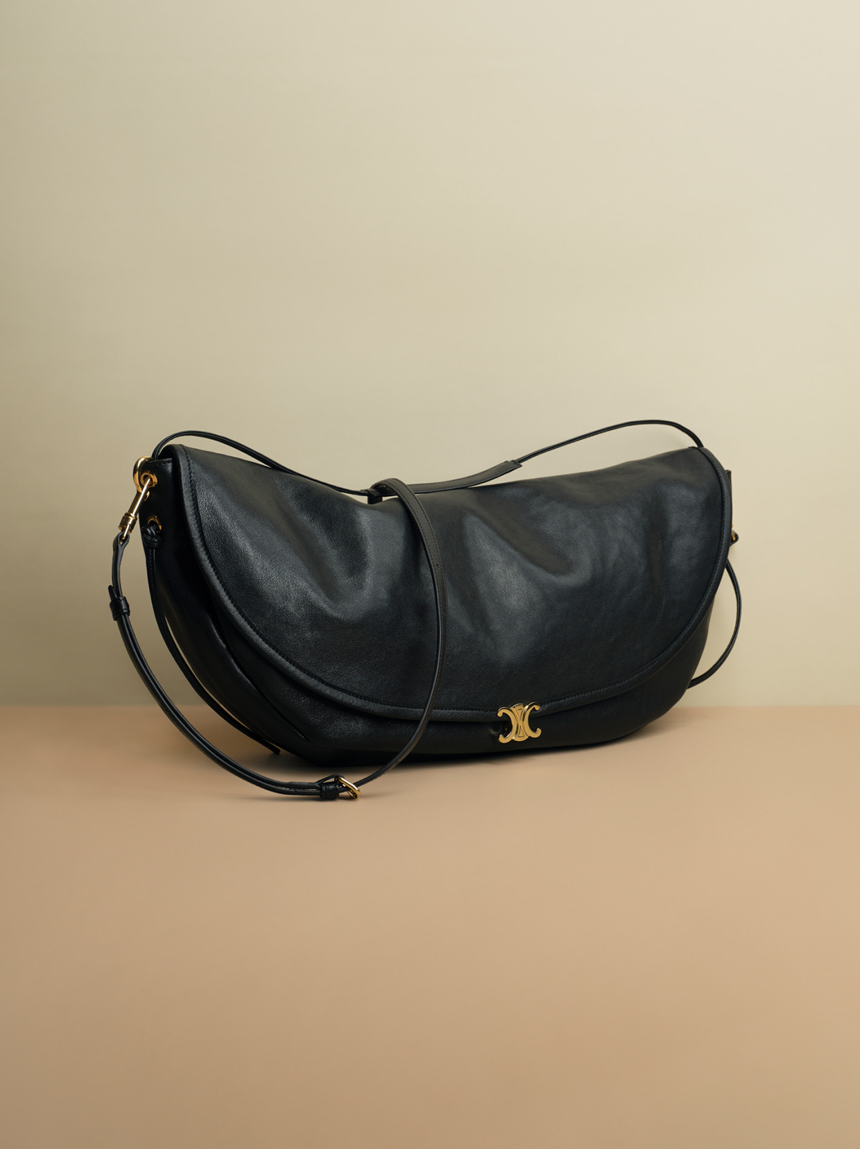 バッグ『ハーフムーン ソフト トリオンフ』（セリーヌ ジャパン）