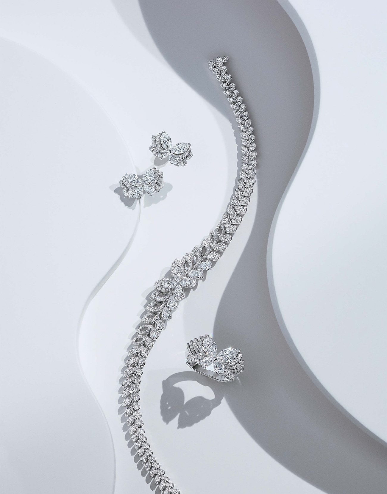 「グラフ」×大政 絢さん