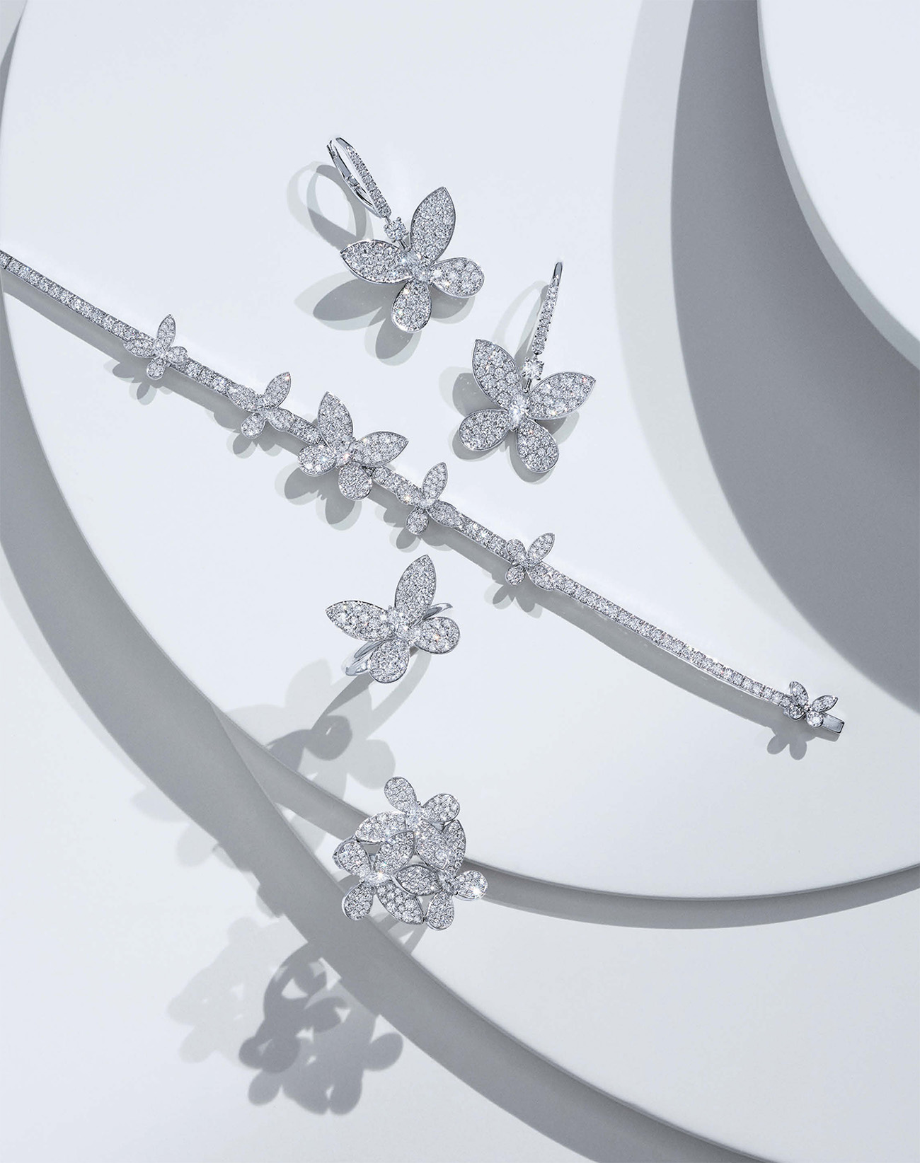 「グラフ」×大政 絢さん