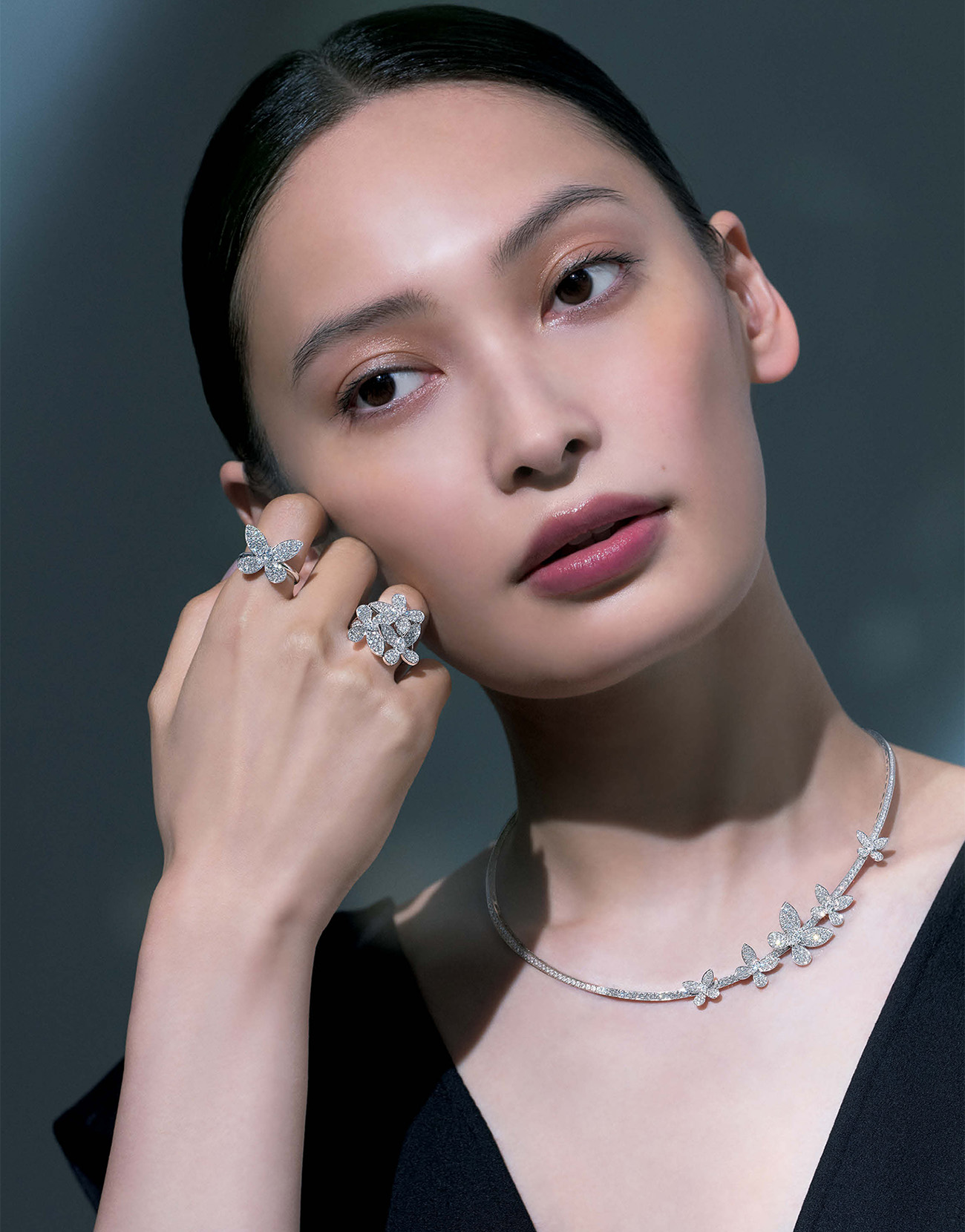 「グラフ」×大政 絢さん