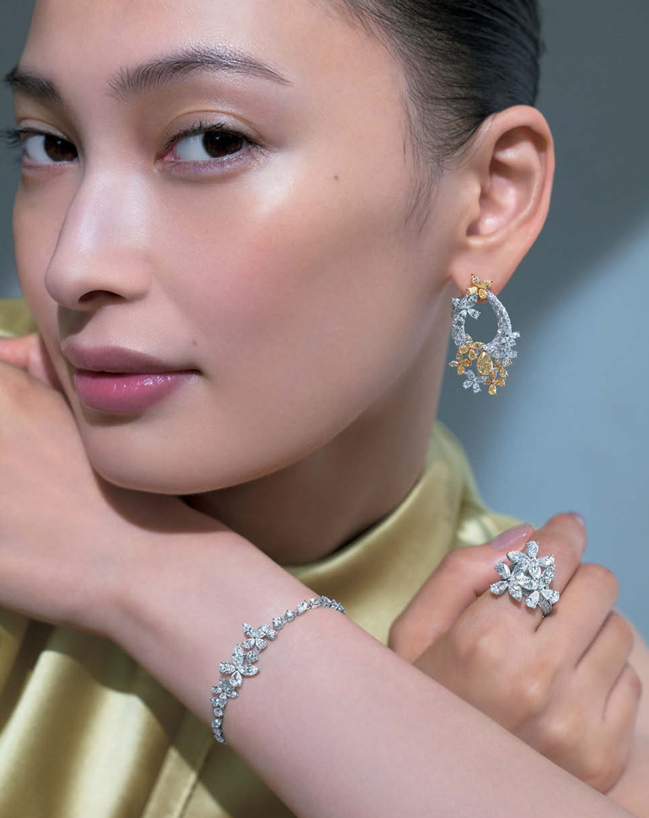 「グラフ」×大政 絢さん