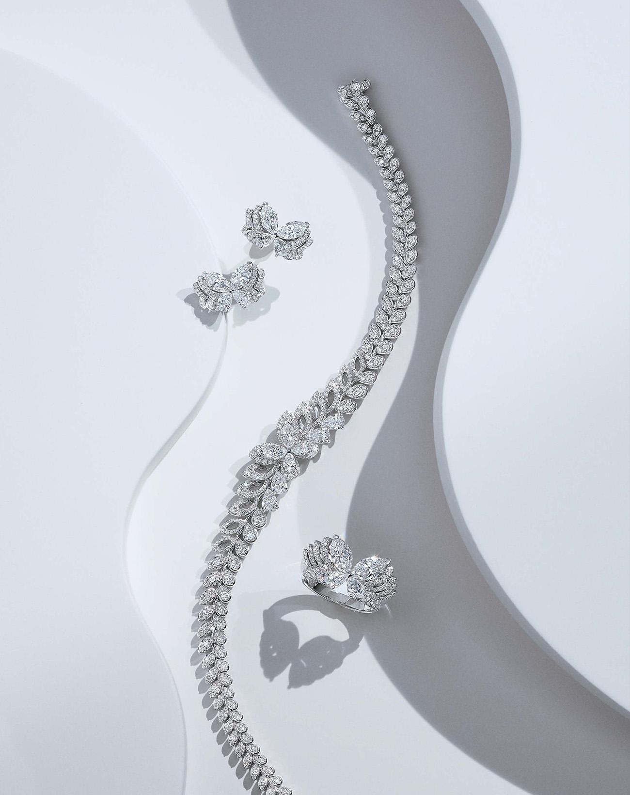 「グラフ」×大政 絢さん