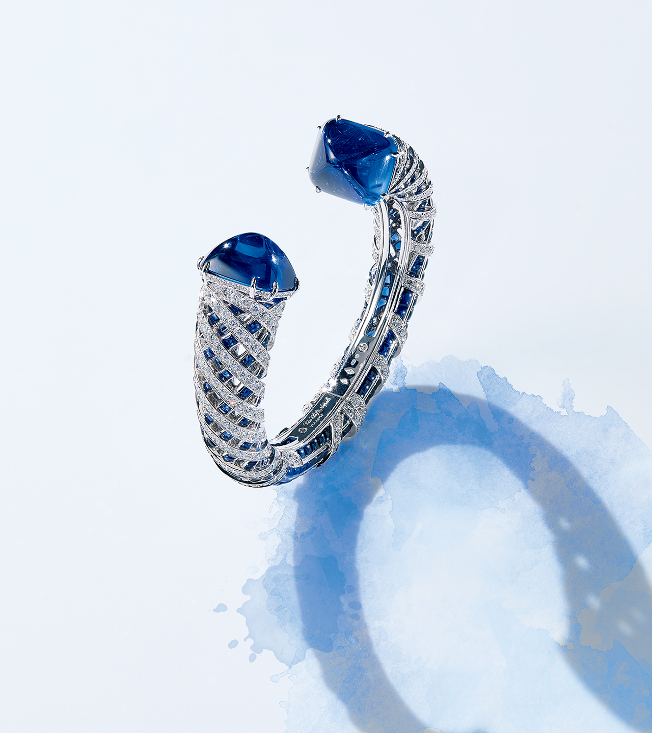 『ツイスト サフィール ブレスレット』（ヴァン クリーフ＆アーペル）