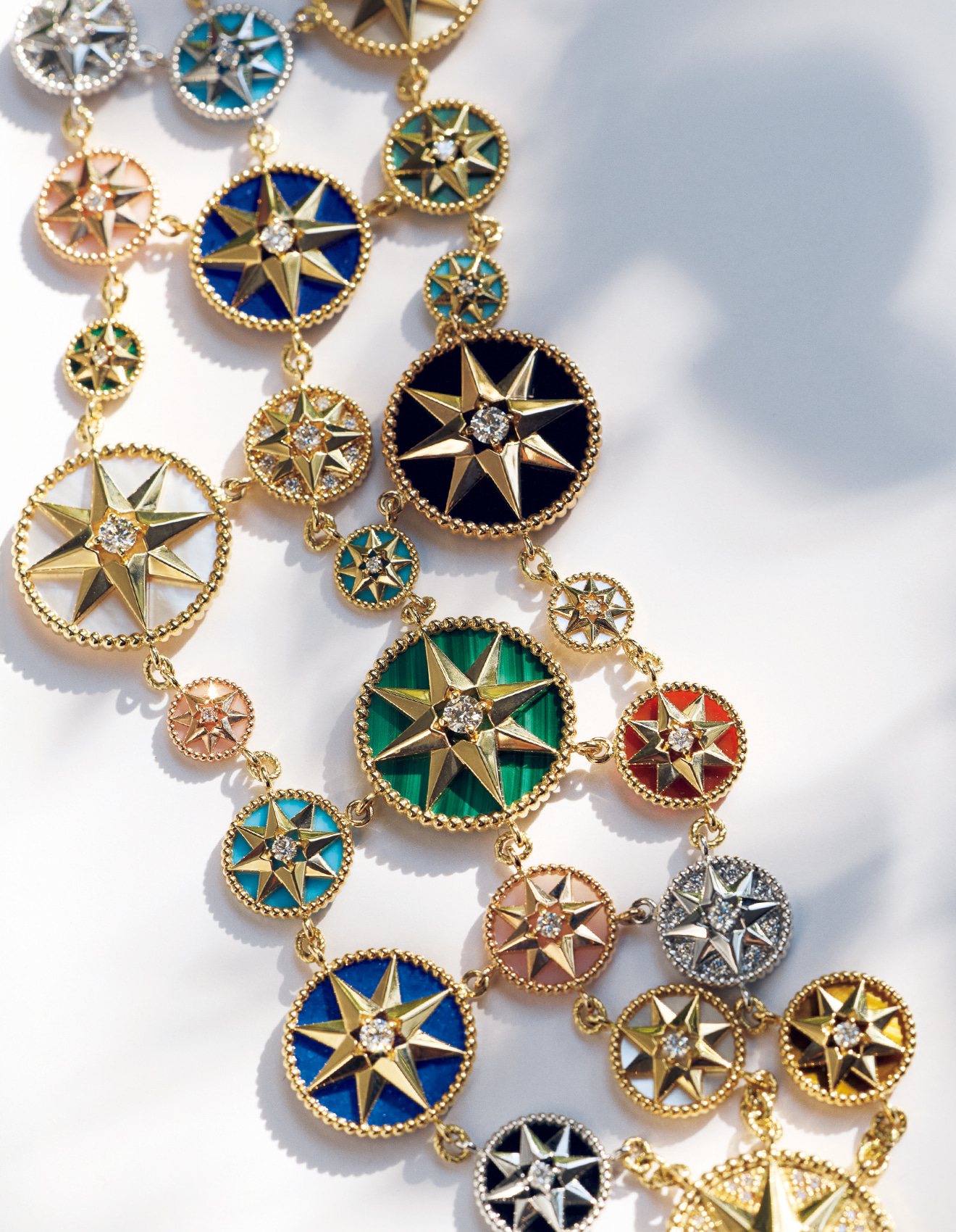 「Dior」×中谷美紀さん ブレスレット『ローズ デ ヴァン』