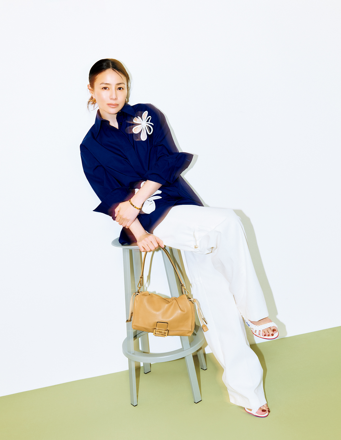 「フェンディ」×井川 遥さん バッグ『マンマ バゲット ミディアム』