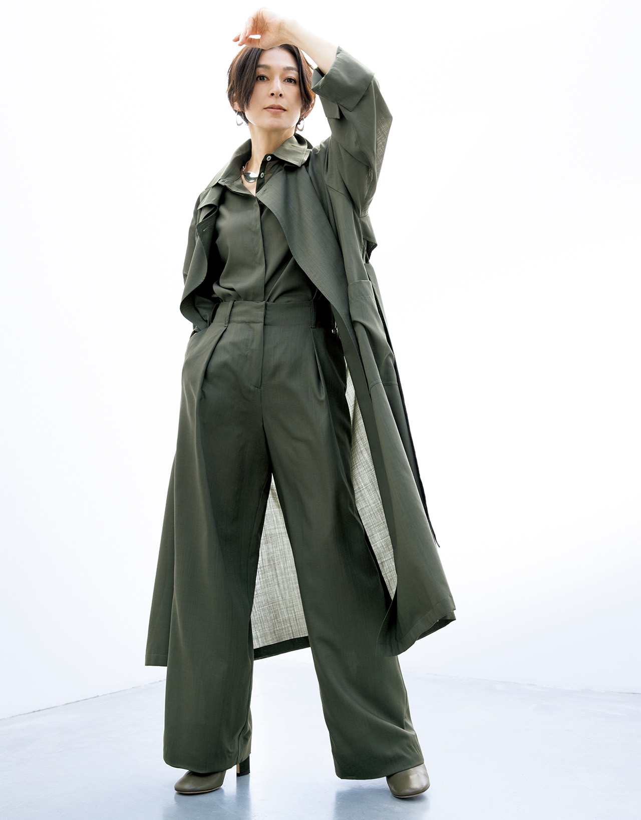 鈴木保奈美さん・「ヘルノ」コート,シャツ,パンツ