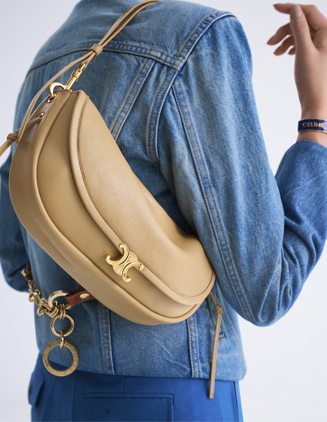 「セリーヌ」のバッグ『リトル ハーフムーン ソフト トリオンフ』