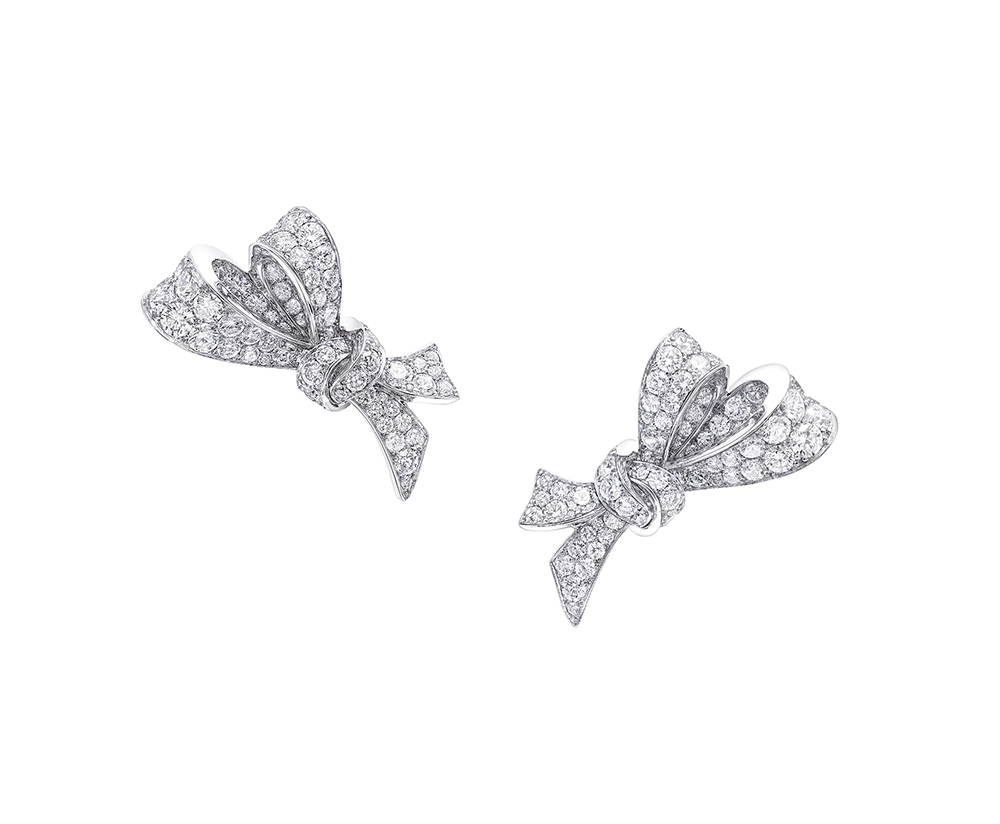 『ティルダズ ボウ』イヤリング［WG×ダイヤモンド］