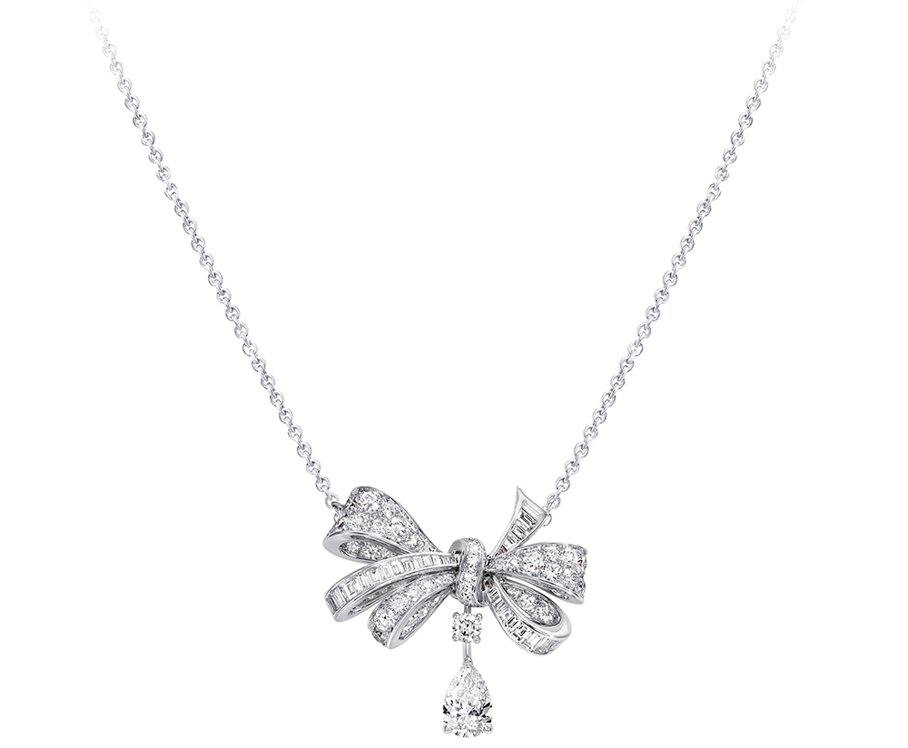 『ティルダズ ボウ』ペンダント［WG×ダイヤモンド］
