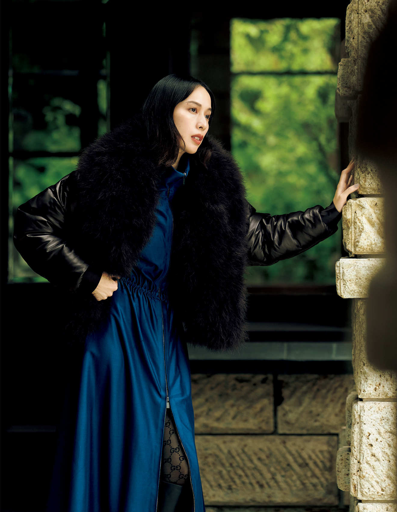 戸田恵梨香さん・ジャケット,ワンピース,タイツ,靴（グッチ）