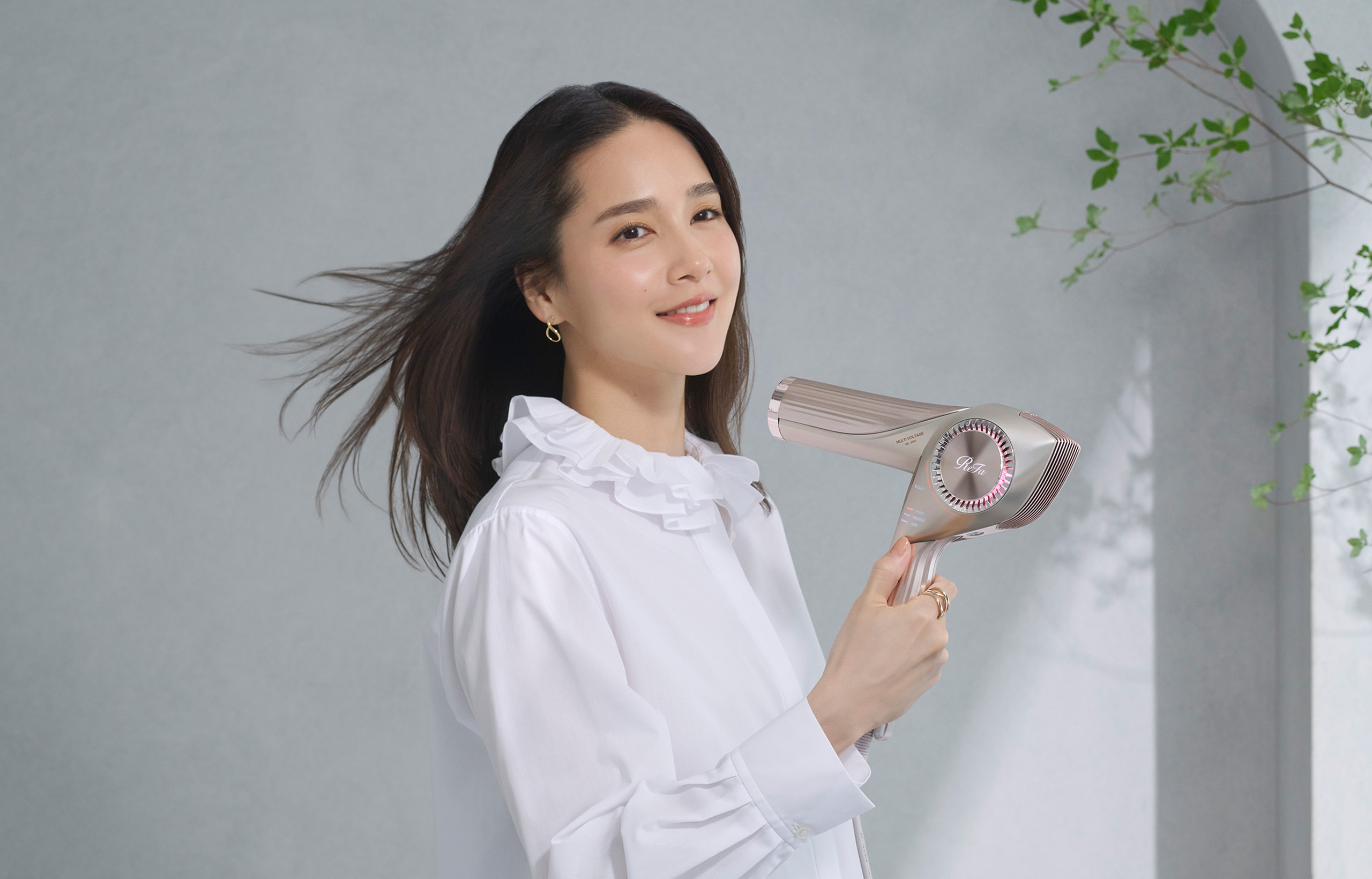 ReFa BEAUTECH DRYER BX W | サロンでの仕上がりのようなしっとりまとまりのある髪へ