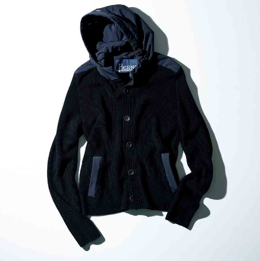 ニット¥118,000(ヘルノ•ジャパン)