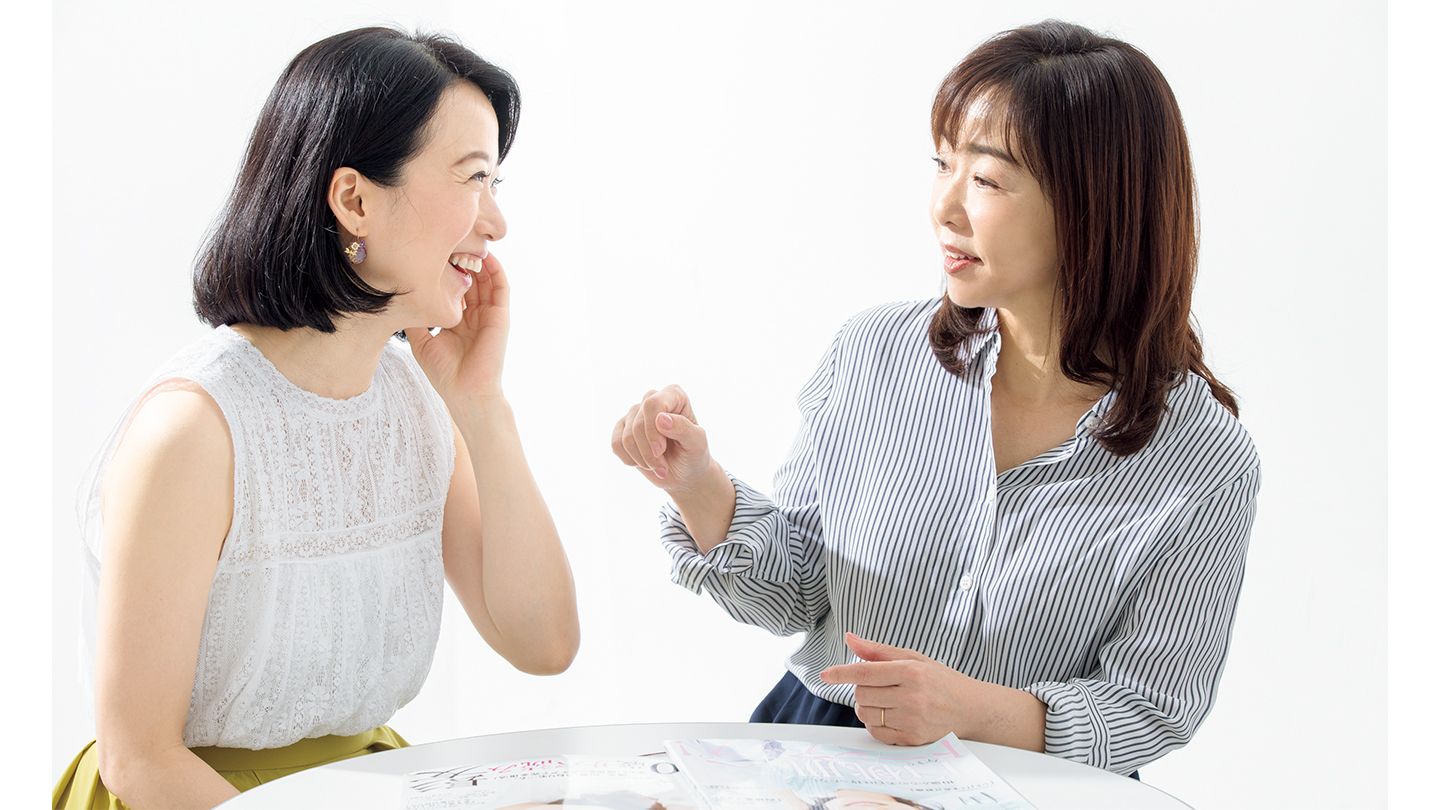 一般女性と話す天野さん。