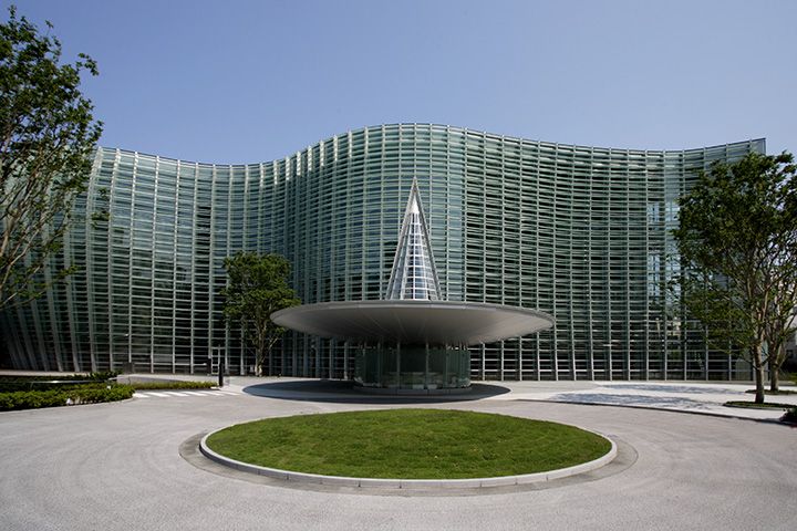 国立新美術館(東京・六本木)