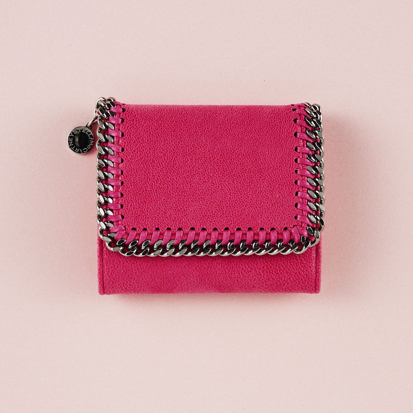 財布「FALABELLA SMALL FLAP WALLET(ファラベラ スモール フラップ ウォレット)」【縦10×横11.5㎝】 ¥38,000(税抜)