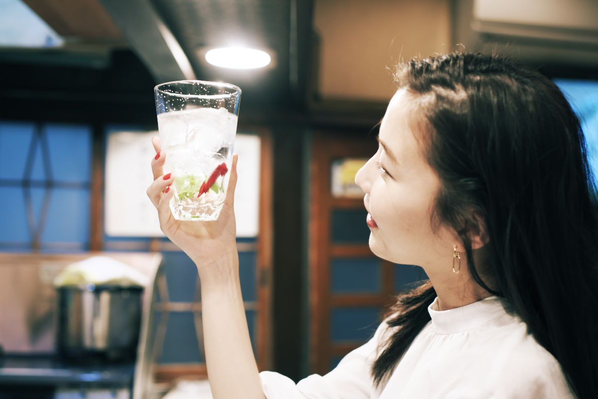 九州出身のせいかい、お酒好きの原田さん。金魚も順調に杯を干した