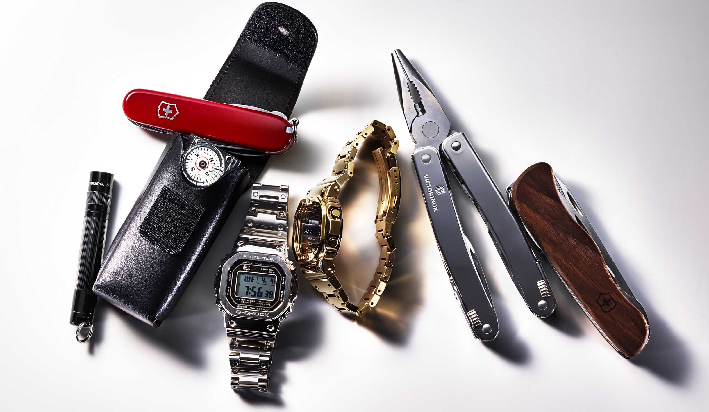 ナイフ トラベルセット¥12,800(ビクトリノックス・ジャパン〈ビクトリノックス〉)GMW-B5000D-1JF¥60,000・GMW-B5000TFG-9JF¥70,000(カシオ計算機 お客様相談室〈カシオ〉)ナイフ スイスツール スピリット¥11,200・ナイフ フォレスター ウッド¥5,600(ビクトリノックス・ジャパン〈ビクトリノックス〉)