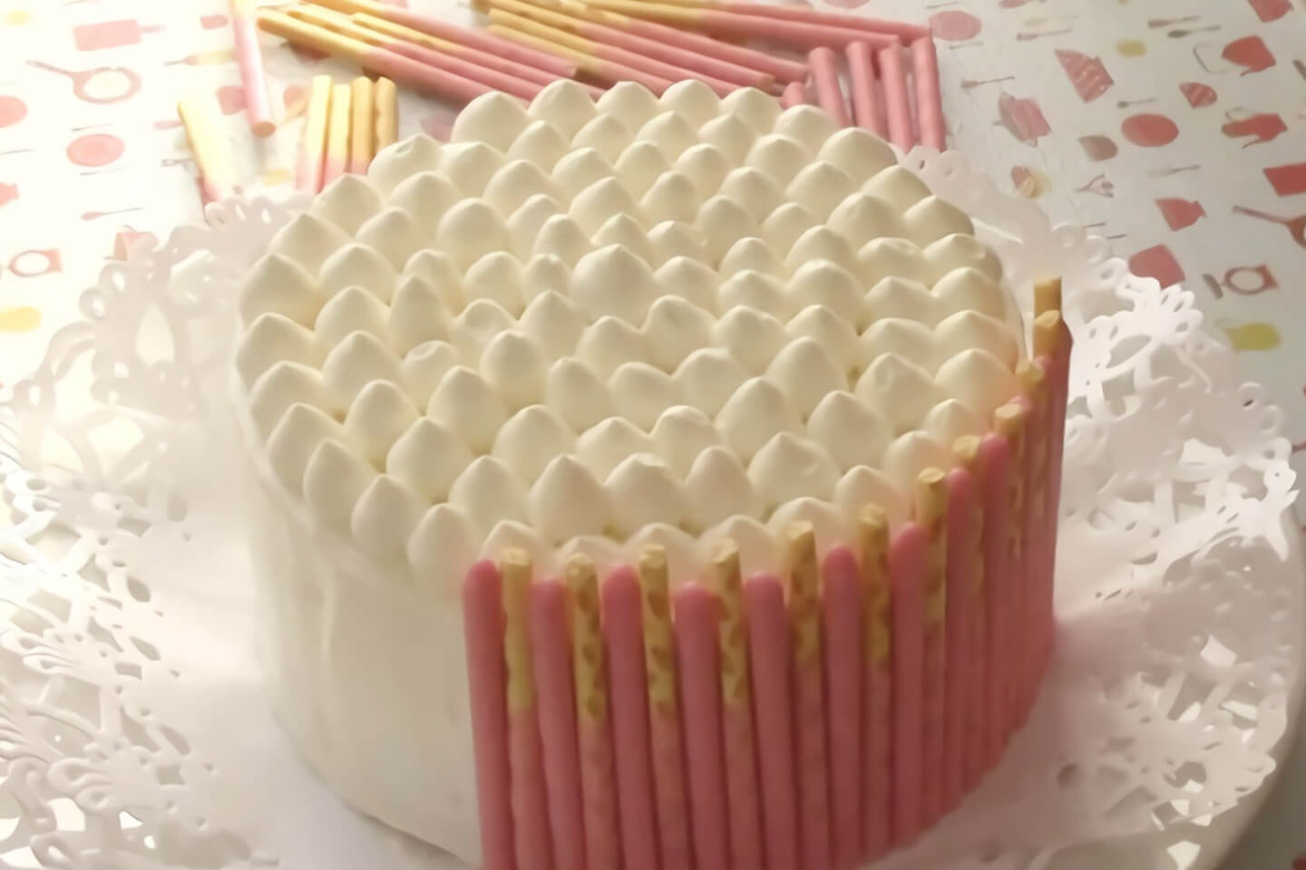 kafemaruさんがつくったいちごポッキーケーキ