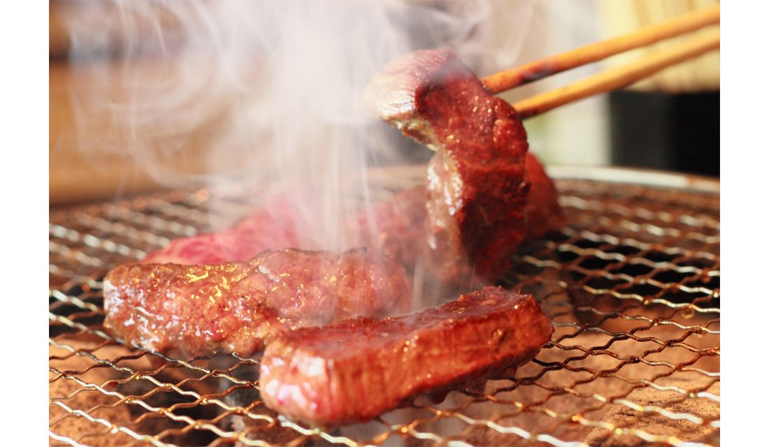 生肉を取ったトングでの取り分けも絶対NG