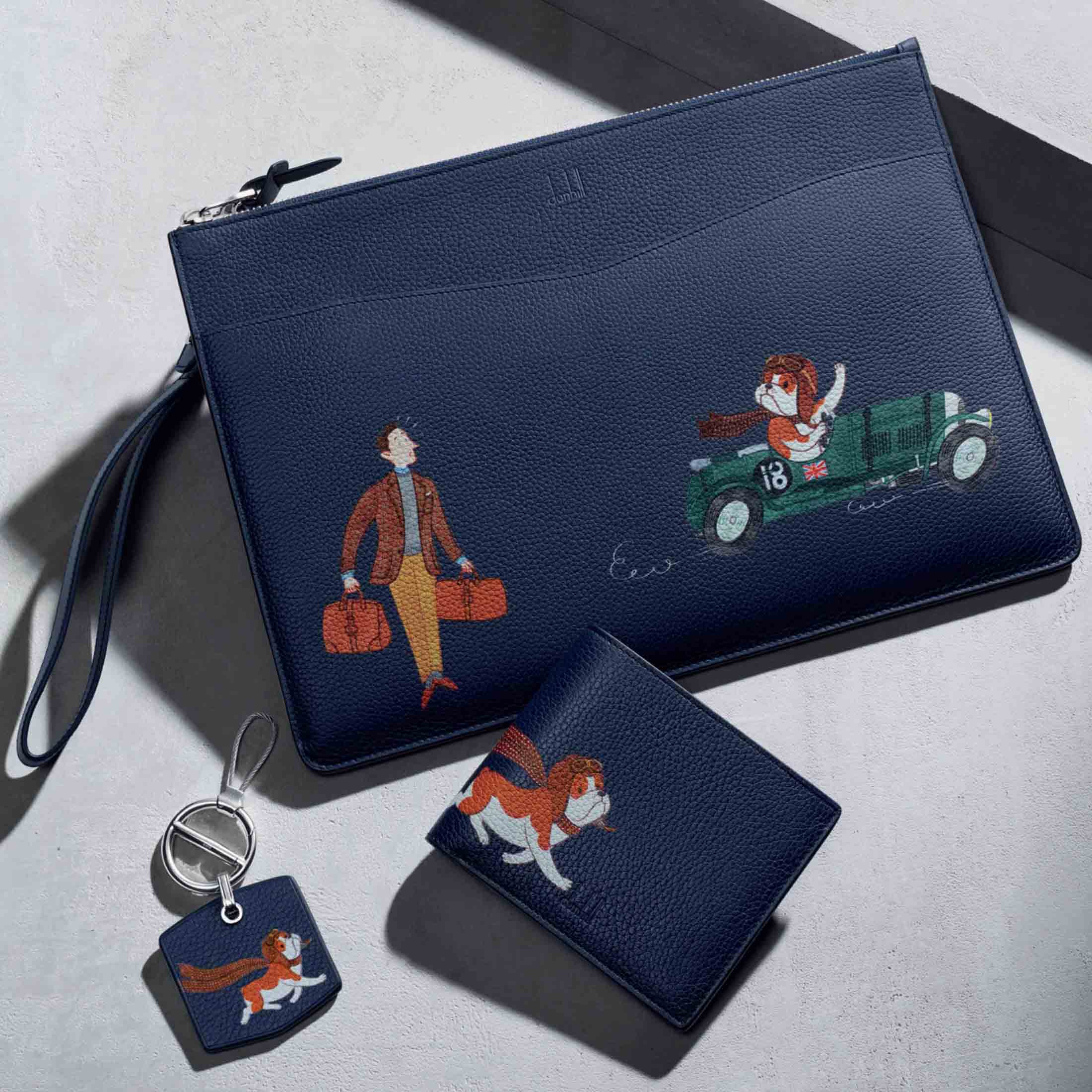 英国のイラストレーター、Mr. Slowboyのオリジナルイラストが配されたレザーグッズ。 左よりボストン ブルドック ジップフォリオ¥82,000、ボストン ブルドック ウォレット¥52,000、ボストン ブルドック キーフォブ¥39,000(ダンヒル)