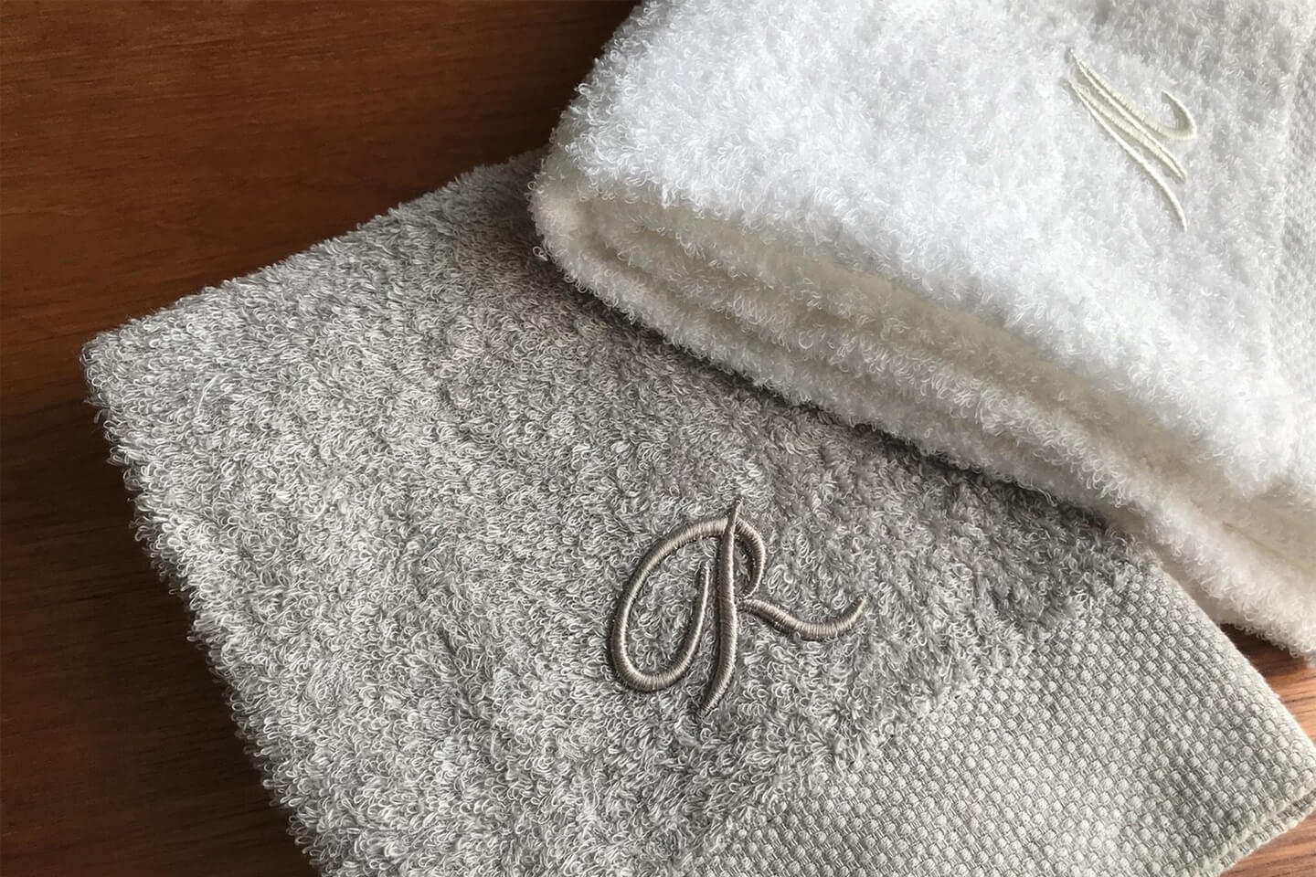 イニシャルが入ったタオル
