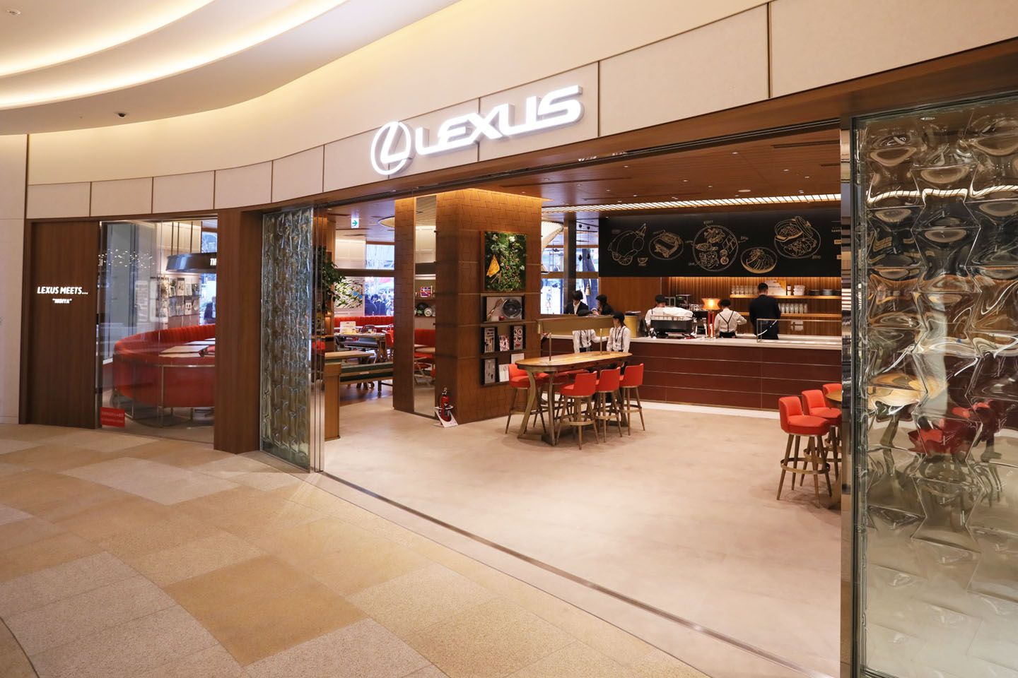 LEXUS MEETS...のエントランス