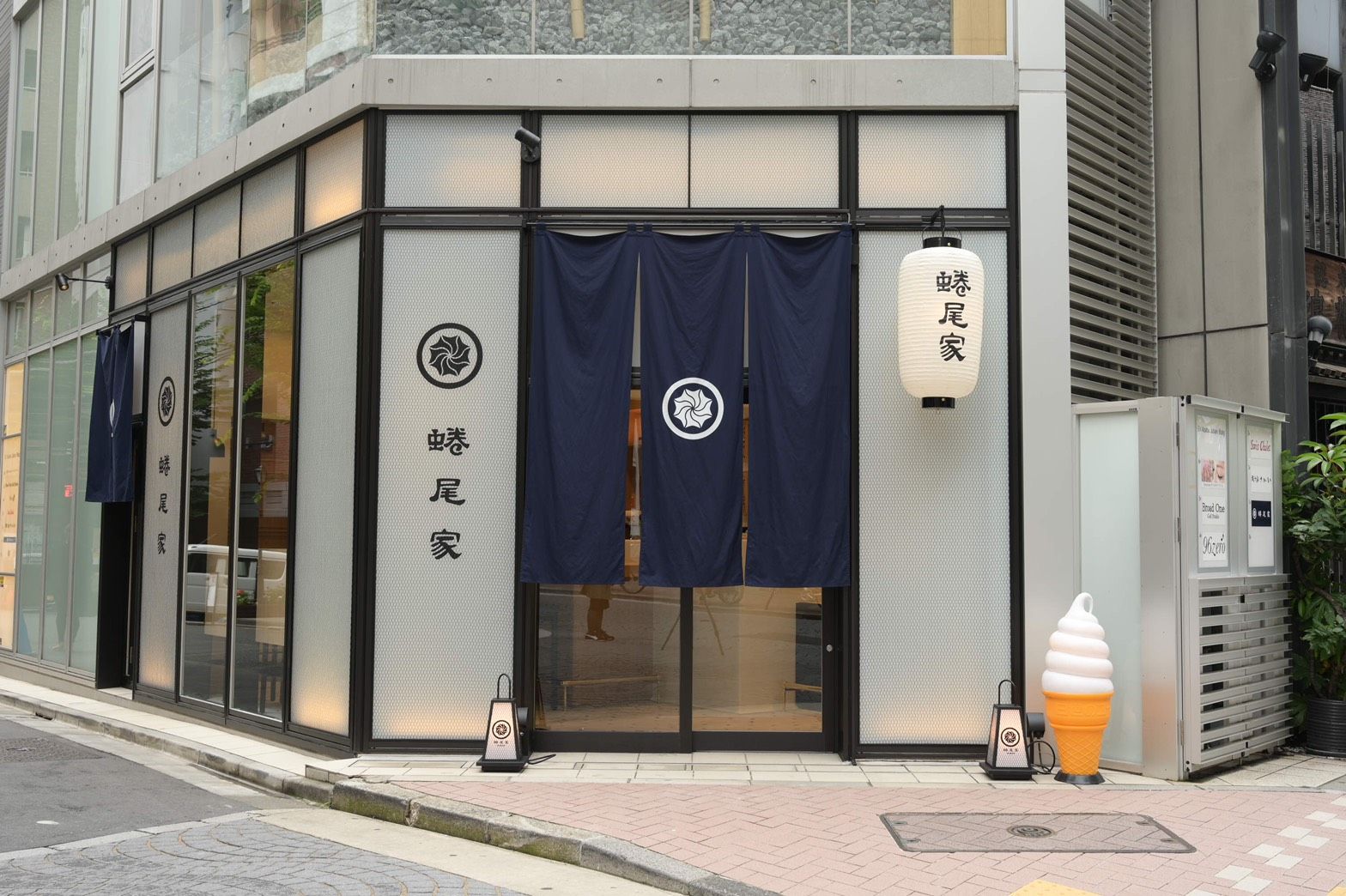 「蜷尾家/NINAO(ニナオ)」麻布十番店の外観の画像