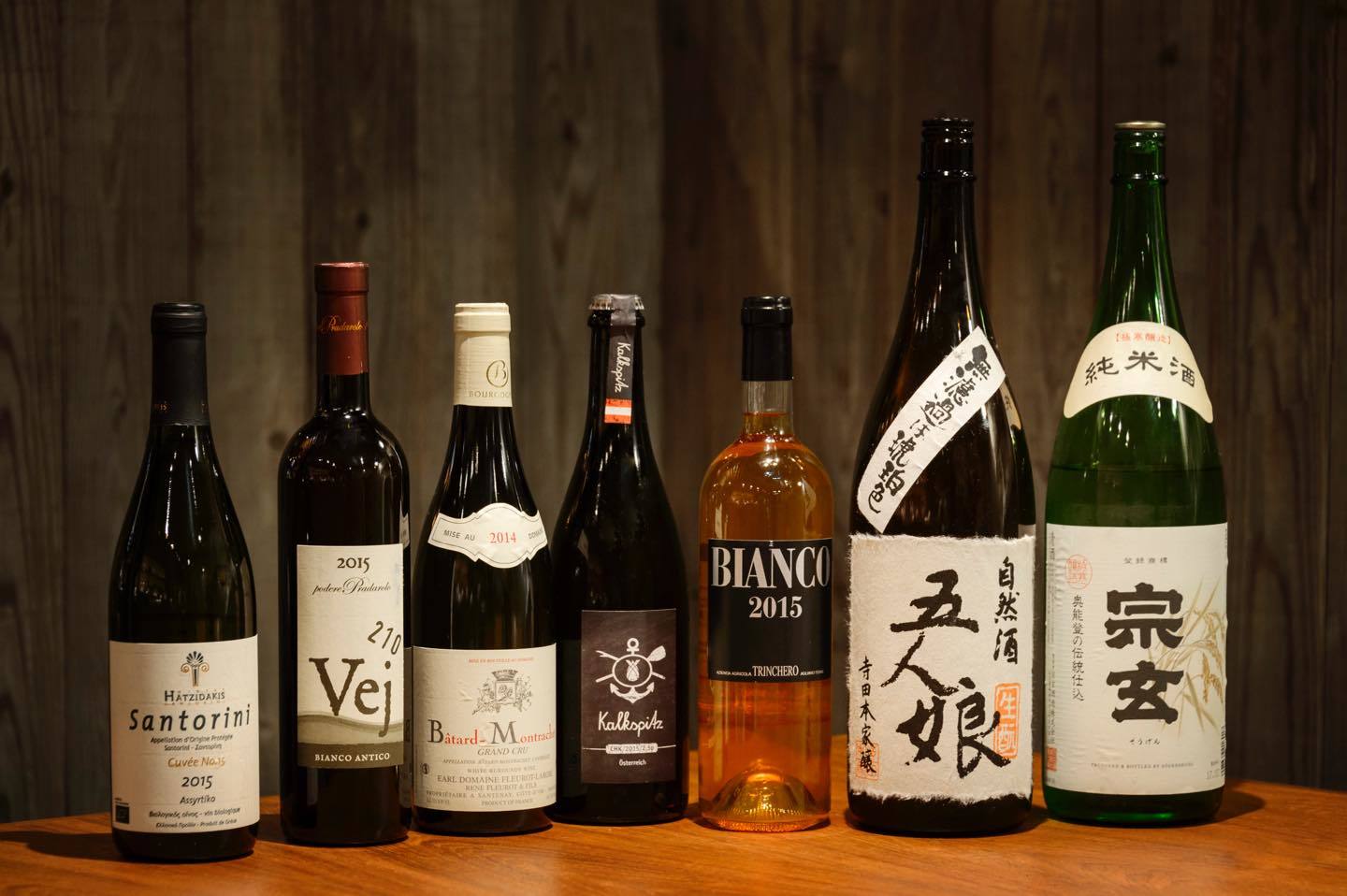 ペアリングコースは、ワインが¥5,000〜、日本酒が¥4,000〜、ソフトドリンクが¥5,000〜(杯数や種類によって金額は異なります)。もちろんペアリング以外も注文可能で、ワインはグラス¥800〜、ボトル¥6,000〜。