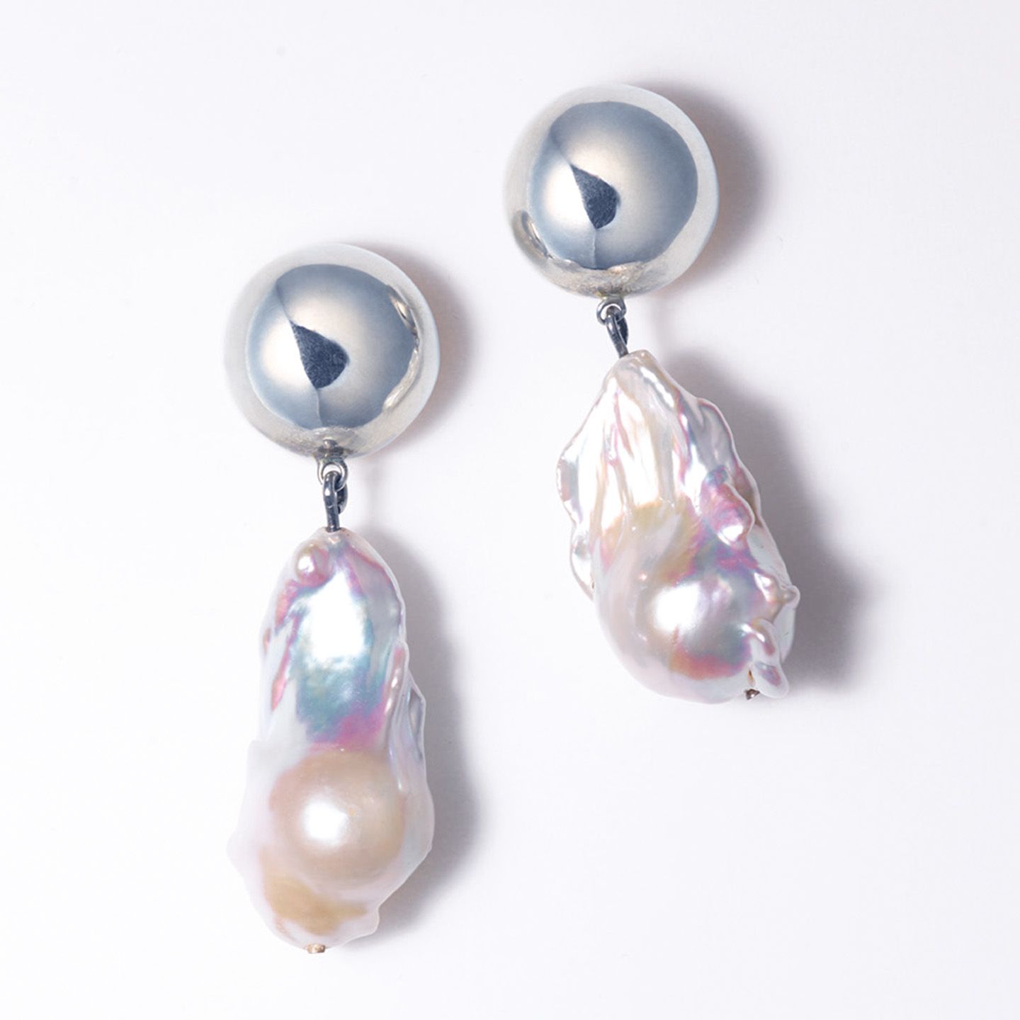 【2】ソフィー ブハイの進化系パールピアス