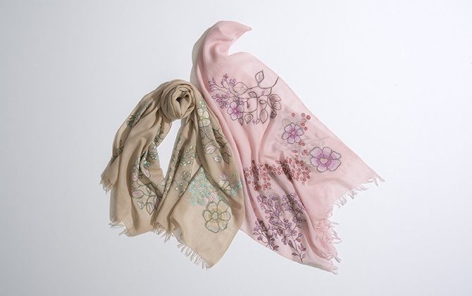 ストール ¥34,560(税込・限定発売中)