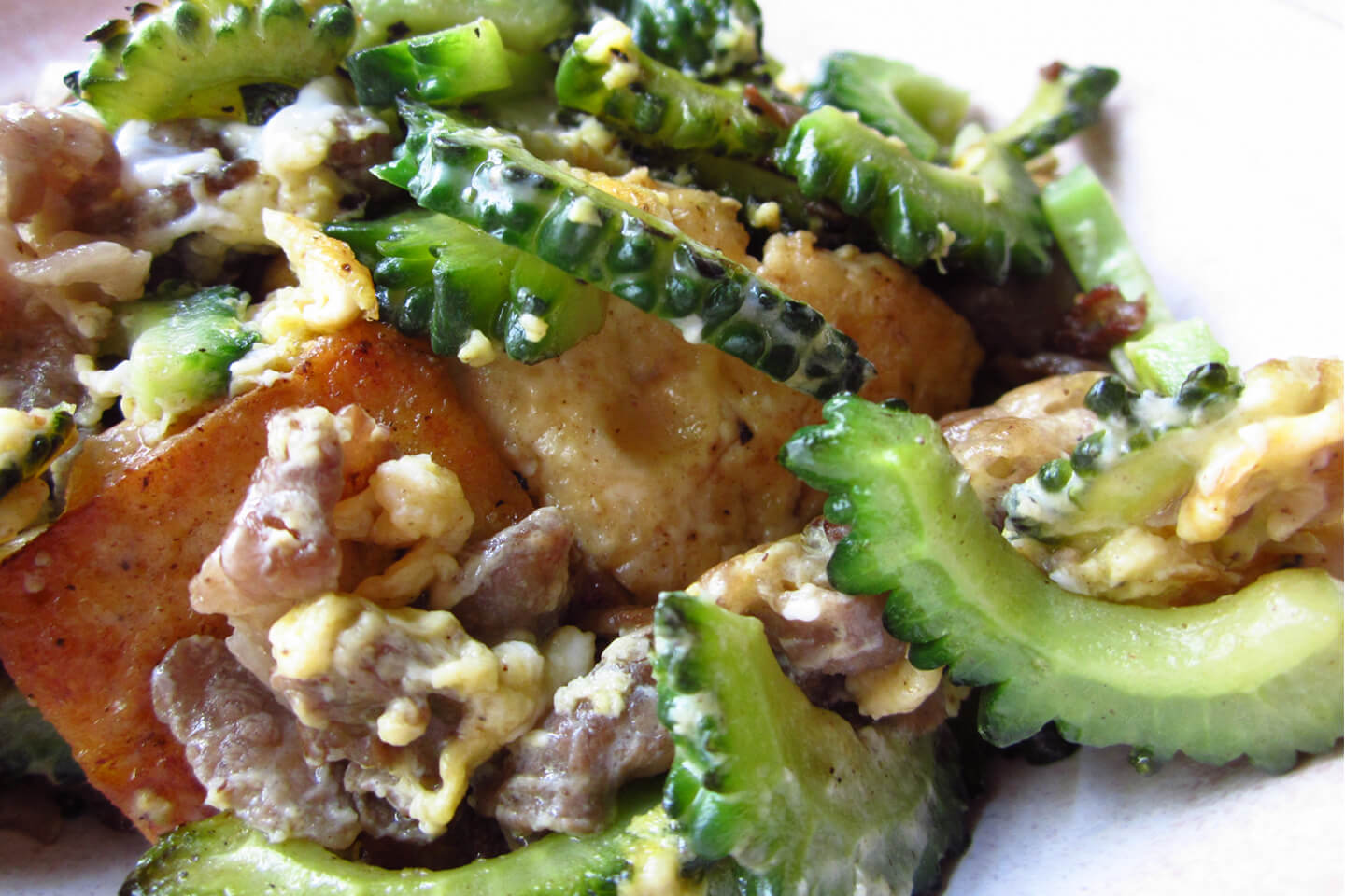 ゴーヤチャンプルーはゴーヤをおいしくする食べ方だった!