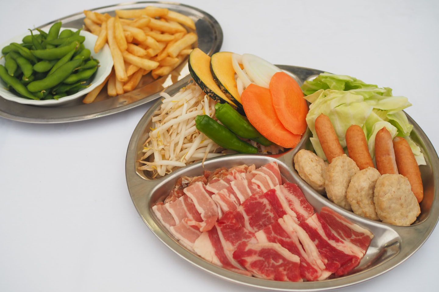 BBQ飲み食べ放題のメニューの一部。写真は2人前です。