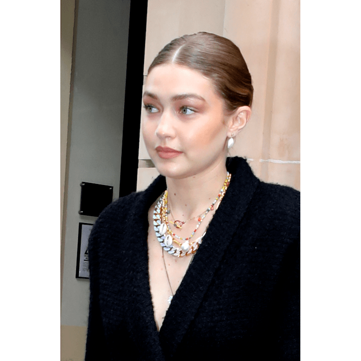 ジジの私服スナップでもおなじみのシェルアクセサリー