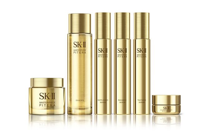 左から/SK-Ⅱ マスターピース クリーム 50g ¥55,000・エッセンス 150ml ¥45,000・セラム3種 各50ml ¥49,500・アイクリーム ¥27,500(すべて税抜・編集部調べ)