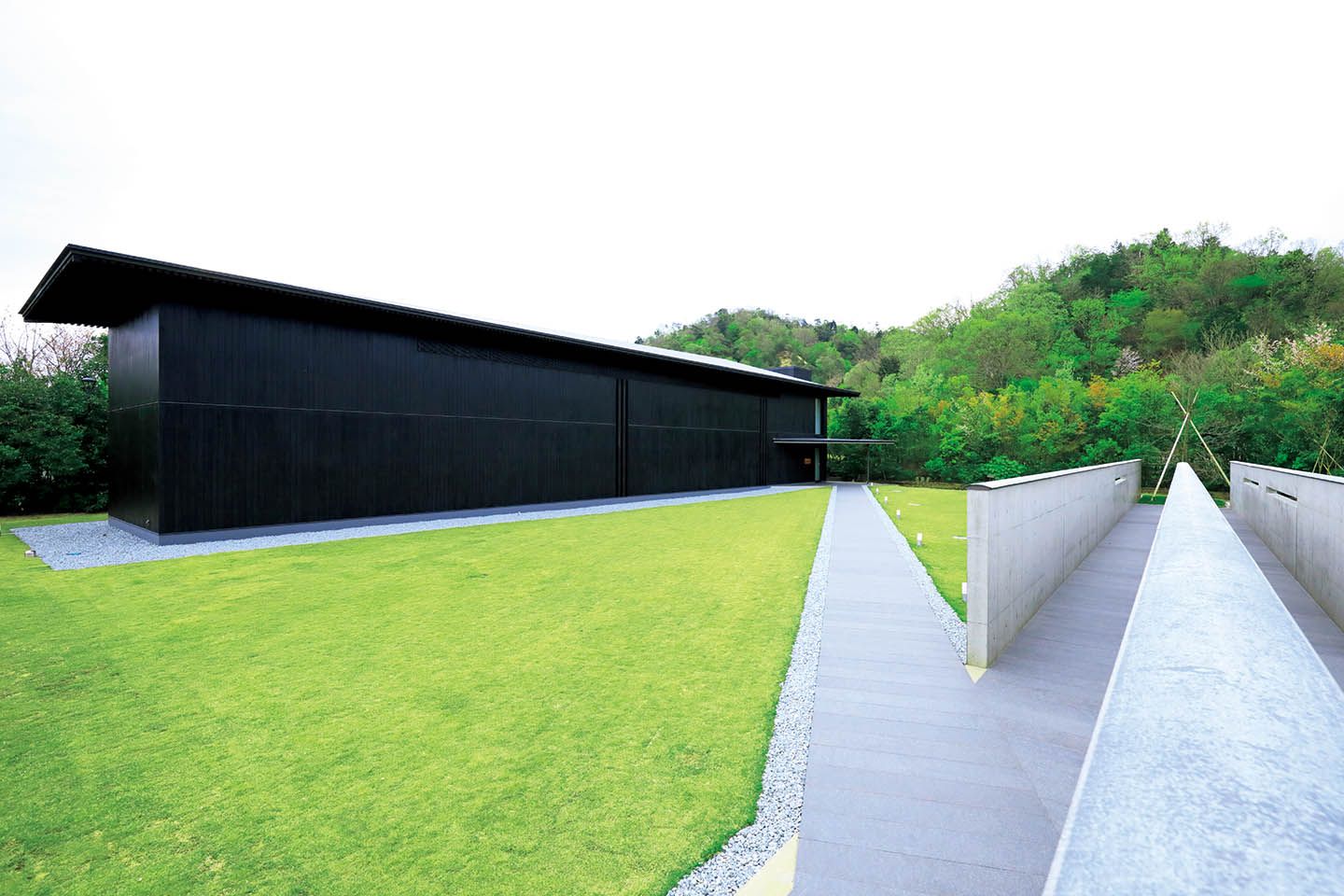 「和久傳の森/森の中の家安野光雅館」