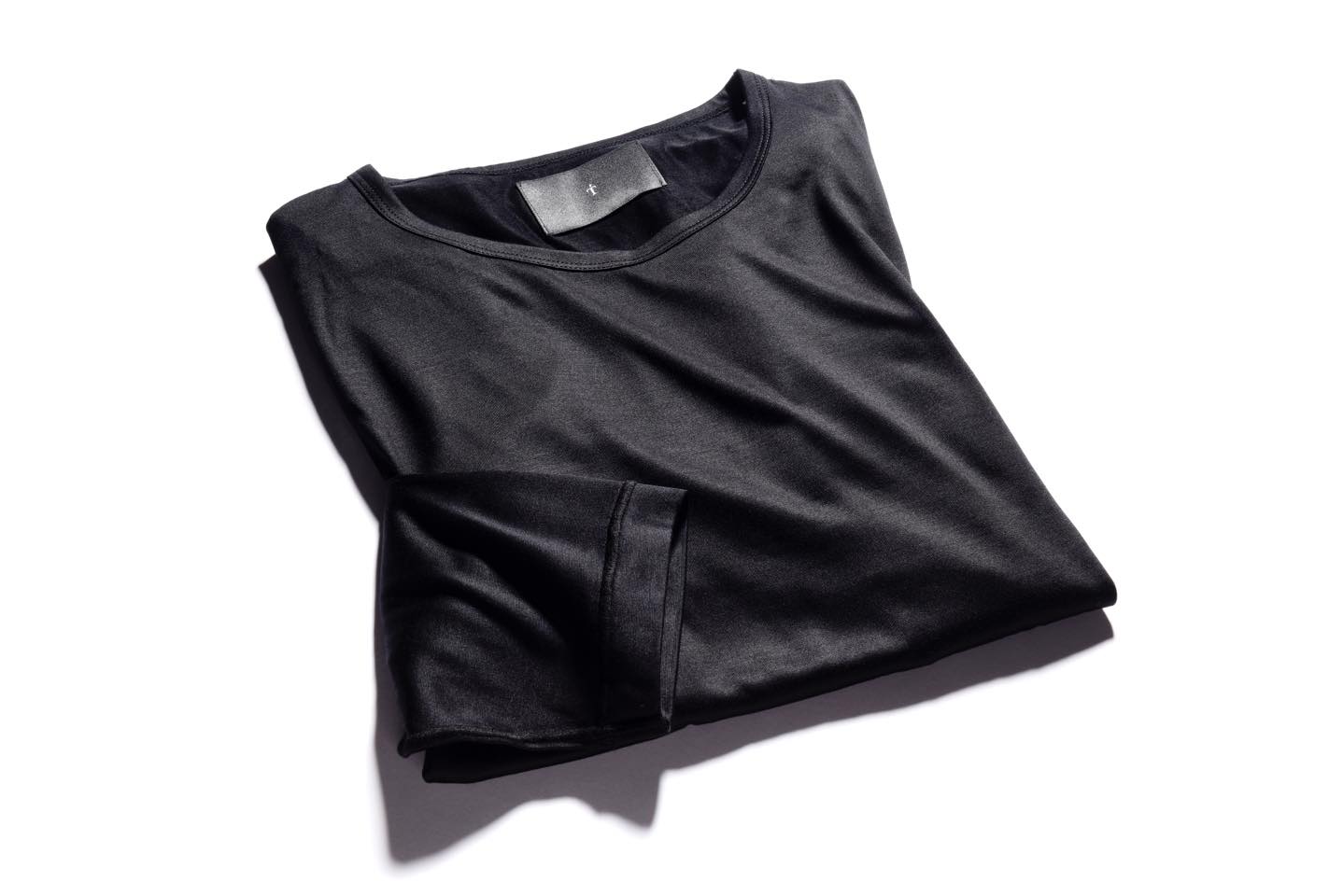 長袖Tシャツ¥56,000(にしのや〈ティー〉)