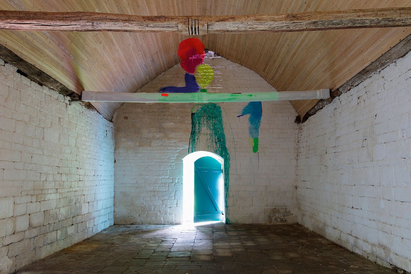 フランス・ブルターニュで毎年夏に開催されている、30以上の教会を舞台にしたアート展「L’Art dans les Chapelles」に出展した作品「Chêne, Châtaigne」(2012) PHOTO : Stéphane Cuisset