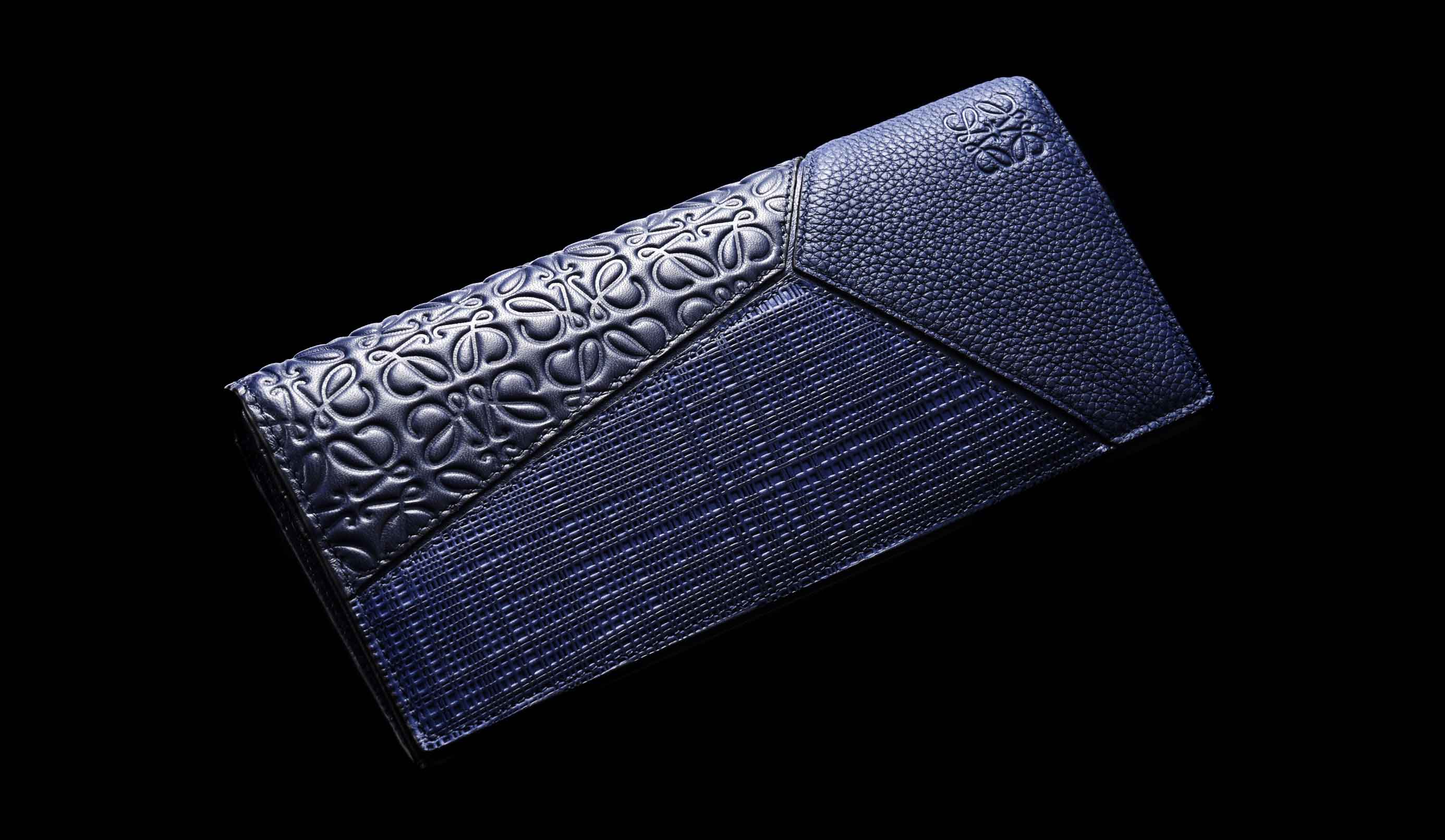 【W19.2×H9.5×D2.5cm】長財布¥69,000(ロエベ ジャパン カスタマーサービス)