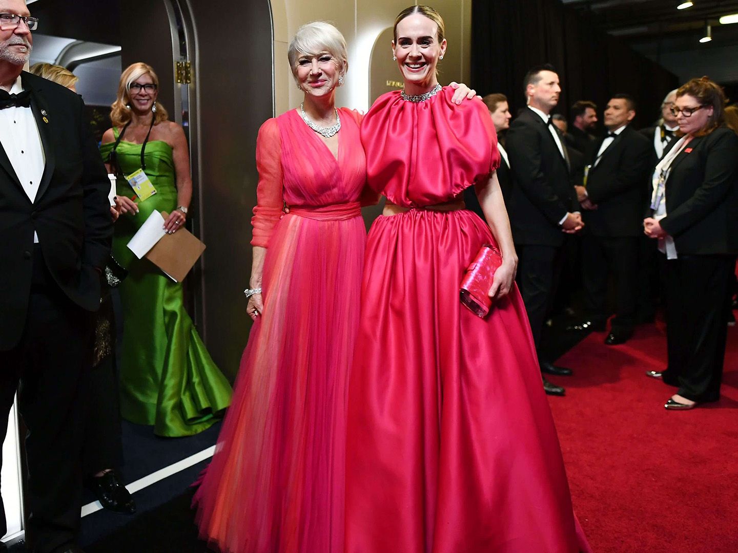 2019年アカデミー賞バックステージ。左から、ヘレン・ミレンとサラ・ポールソン