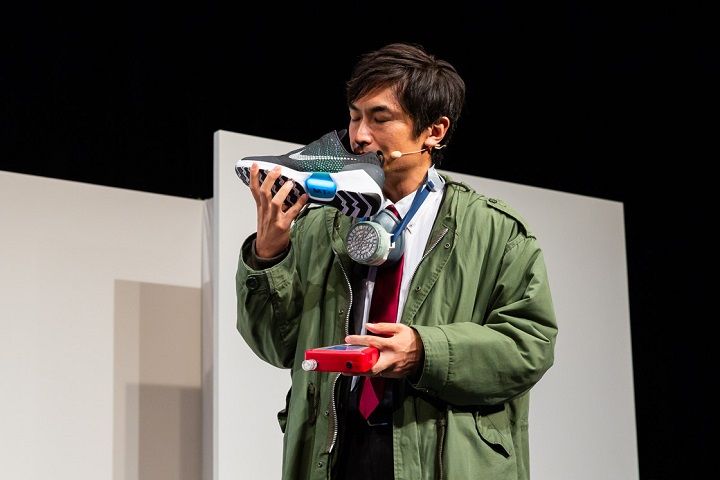 すごい絵面です…“におい刑事”こと松林宏治さん(臭気判定士)