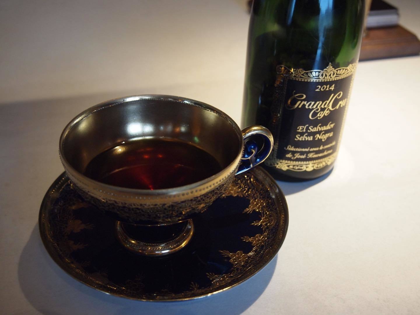 ゆったりとした時間の中で徐々にコーヒーの味も変化