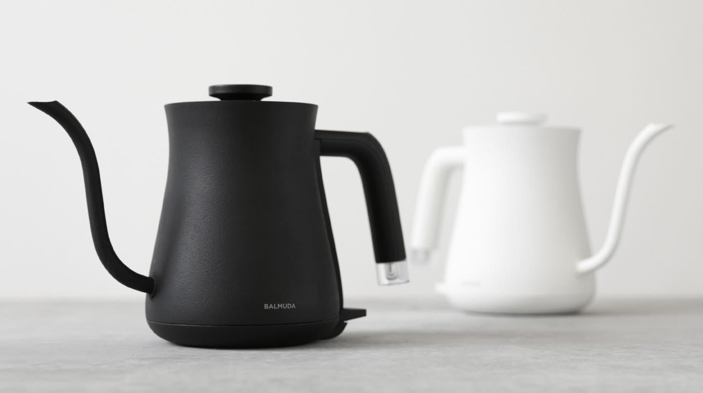 湯切れがいいため、コーヒーのハンドドリップもやりやすい。「BALMUDA The Pot」¥11,000 ブラック、ホワイト