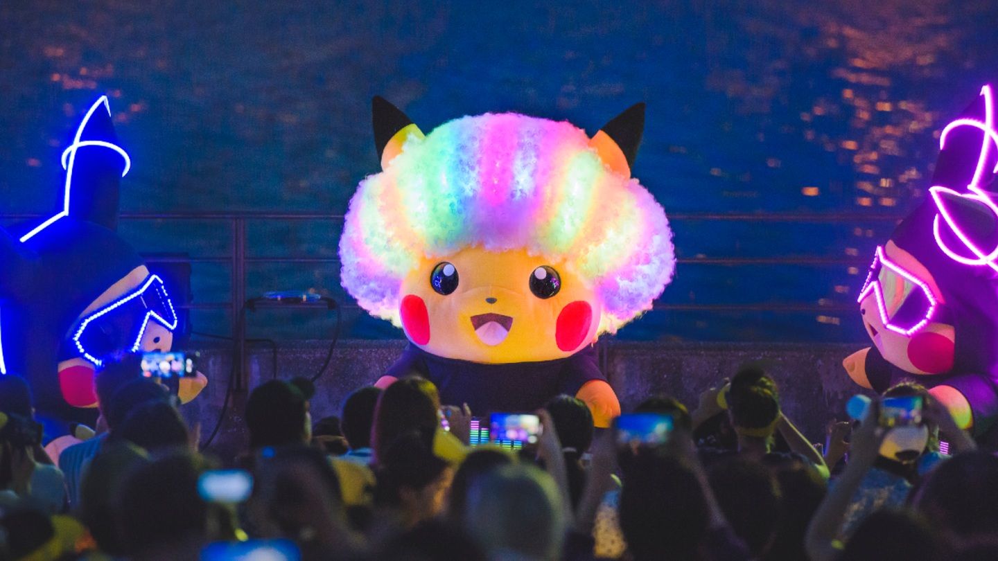 LEDをまとったピカチュウ